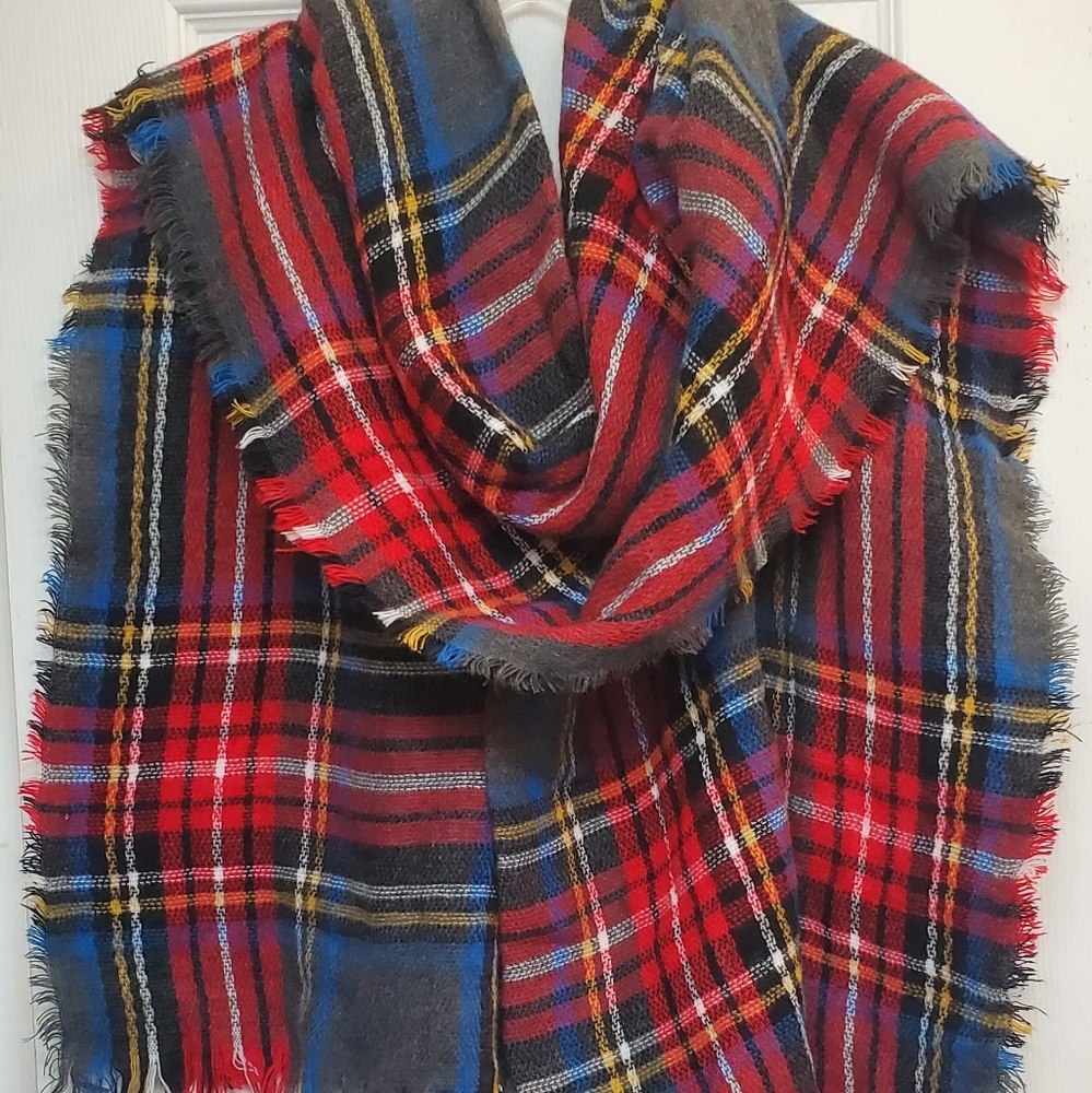 NWOT Plaid Blanket Scarf